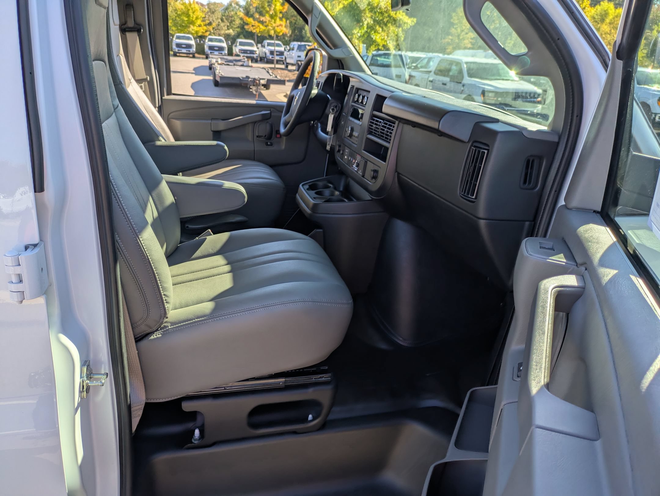 Used 2025 Chevrolet Express 3500 Extended w/ Driver Convenience Package RWD image 29