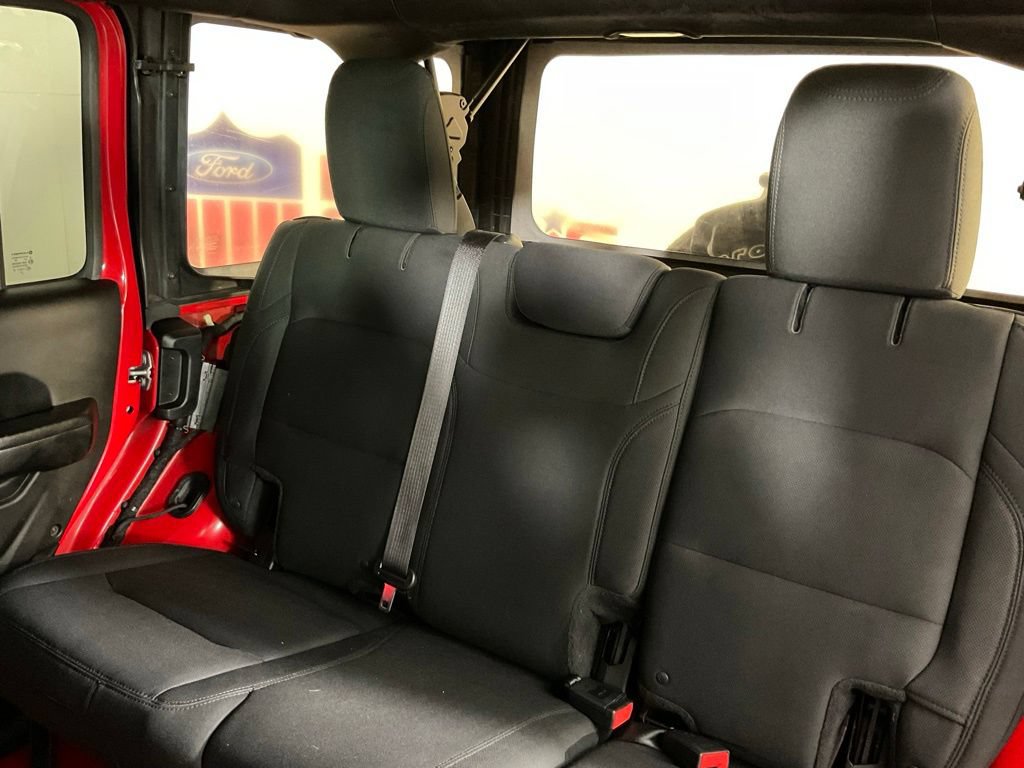 Used 2018 Jeep Wrangler Unlimited Sport S AWD/4WD image 16