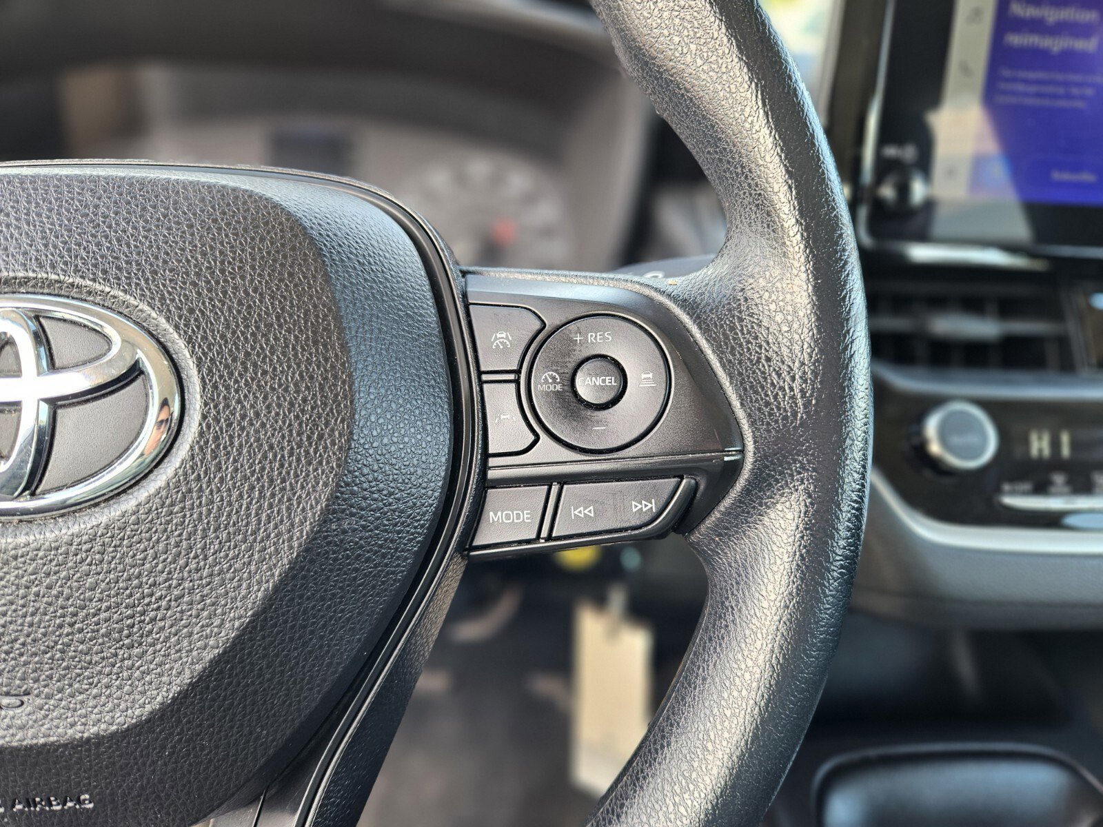 Used 2023 Toyota Corolla LE image 28