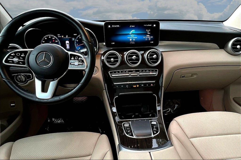 Used 2022 Mercedes-Benz GLC 300 4MATIC w/ Premium Package Lite image 9