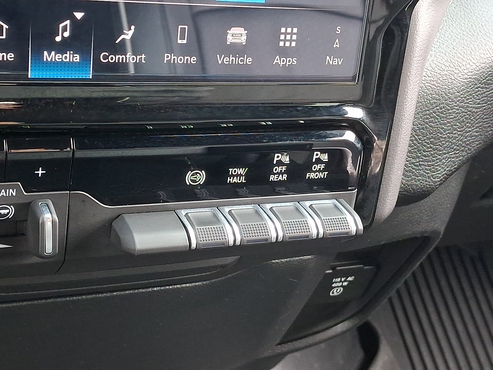 Used 2025 RAM 2500 Laramie w/ Night Edition AWD/4WD image 31