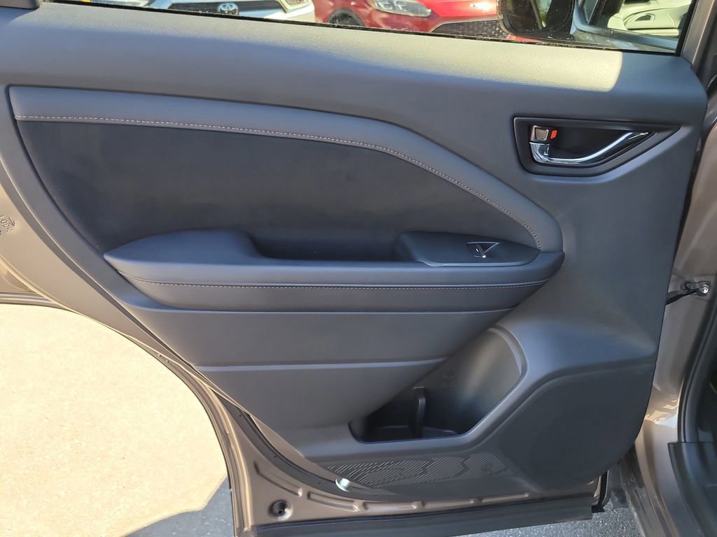 Used 2025 Subaru Forester Touring image 10