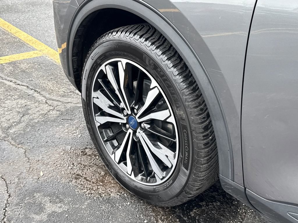 Certified 2022 Ford Escape SEL w/ SEL Stealth AWD Package image 17