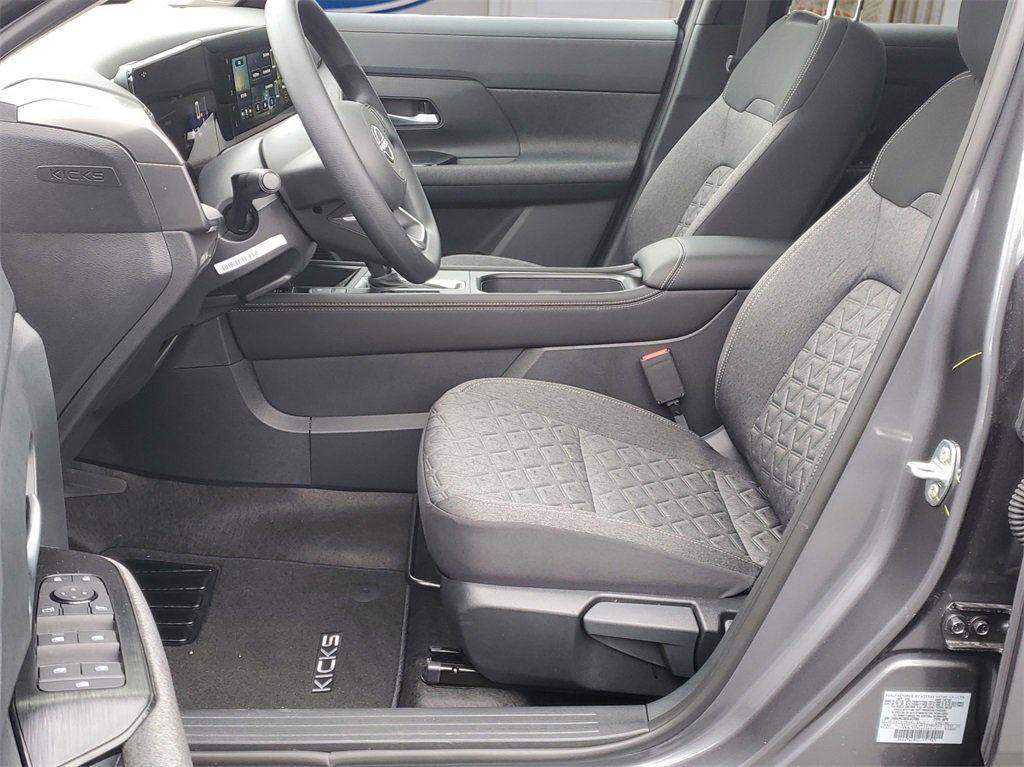 Used 2025 Nissan Kicks SV w/ SV Premium Package image 16