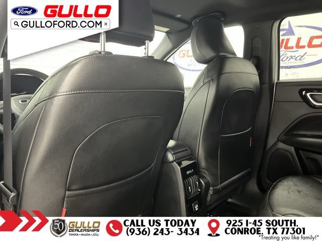 Used 2025 Jeep Compass Trailhawk w/ Trailer Tow Group AWD/4WD image 15