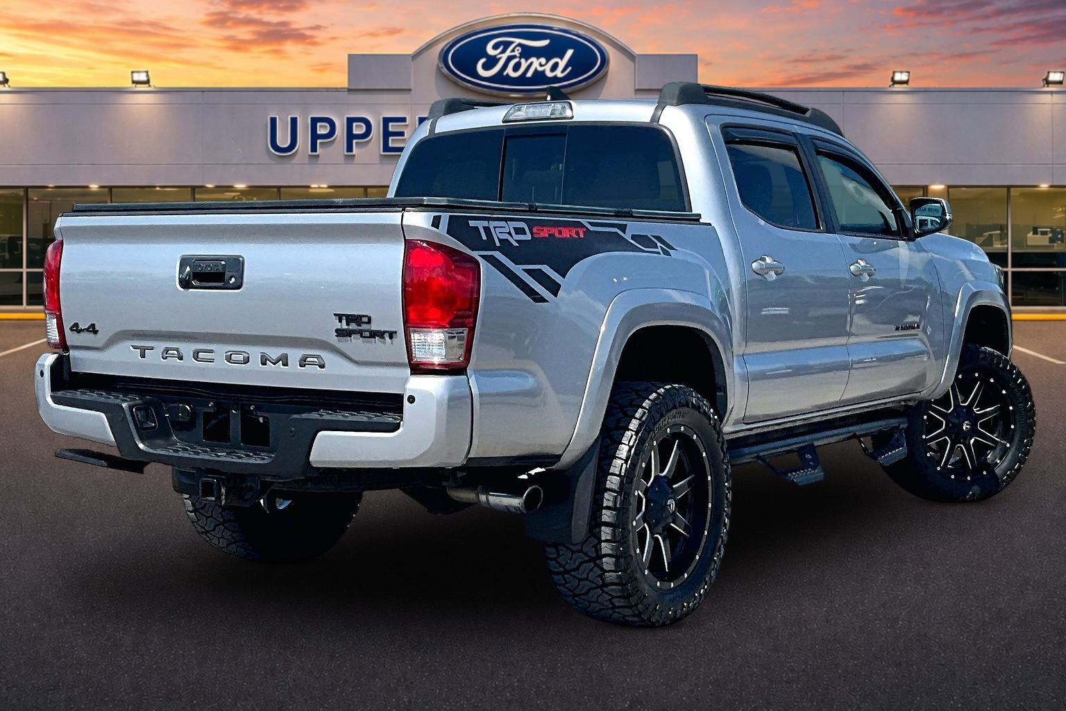 Used 2017 Toyota Tacoma TRD Sport AWD/4WD image 13
