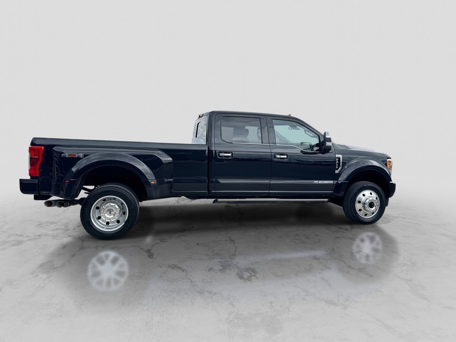 Certified 2019 Ford F450 Platinum w/ Platinum Ultimate Package AWD/4WD image 9