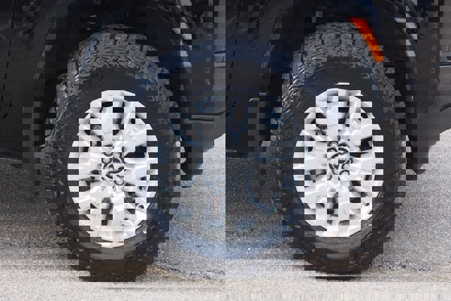 Used 2022 Nissan Frontier SV w/ Technology Package image 10