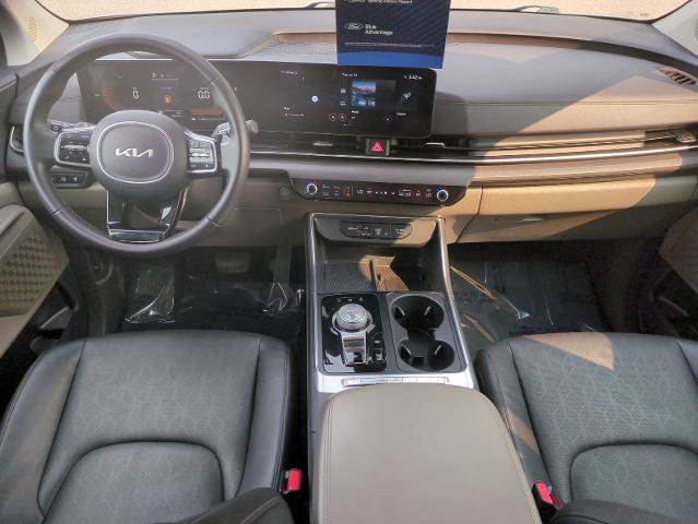 Used 2025 Kia Carnival EX FWD image 12