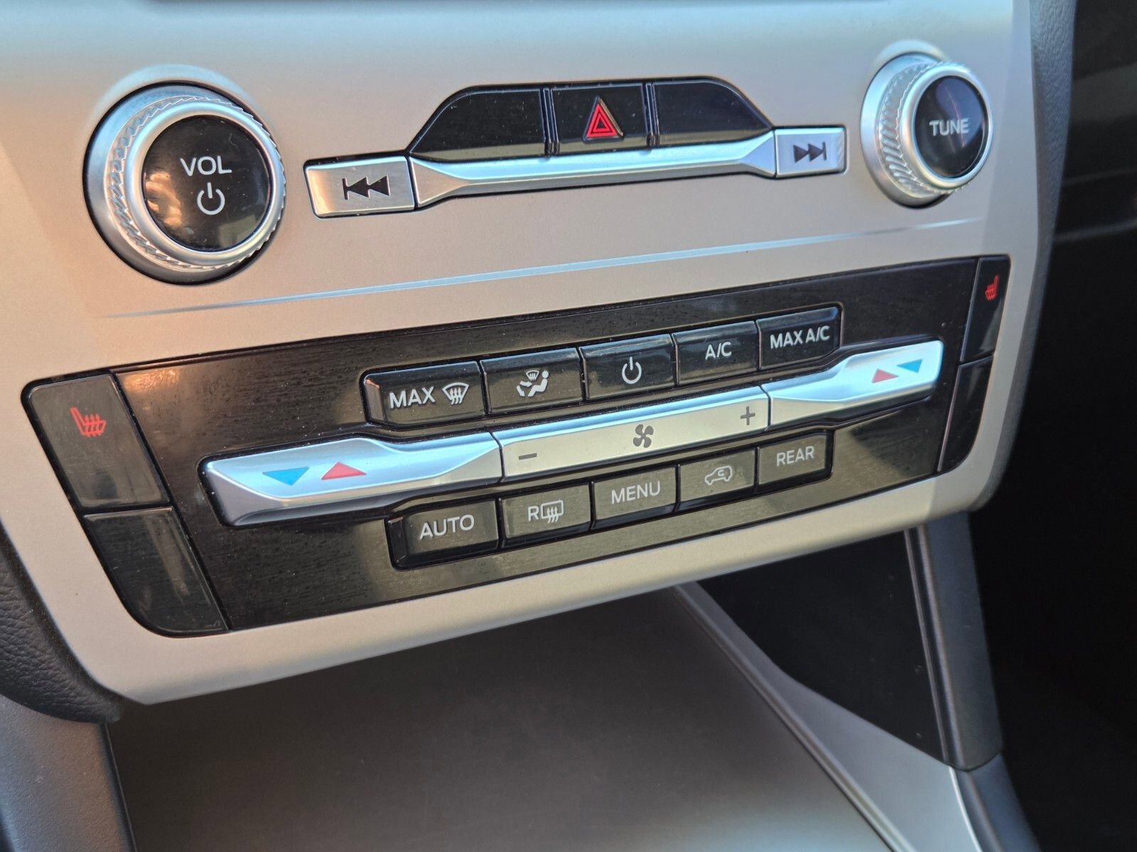 Certified 2023 Ford Explorer XLT AWD/4WD image 23