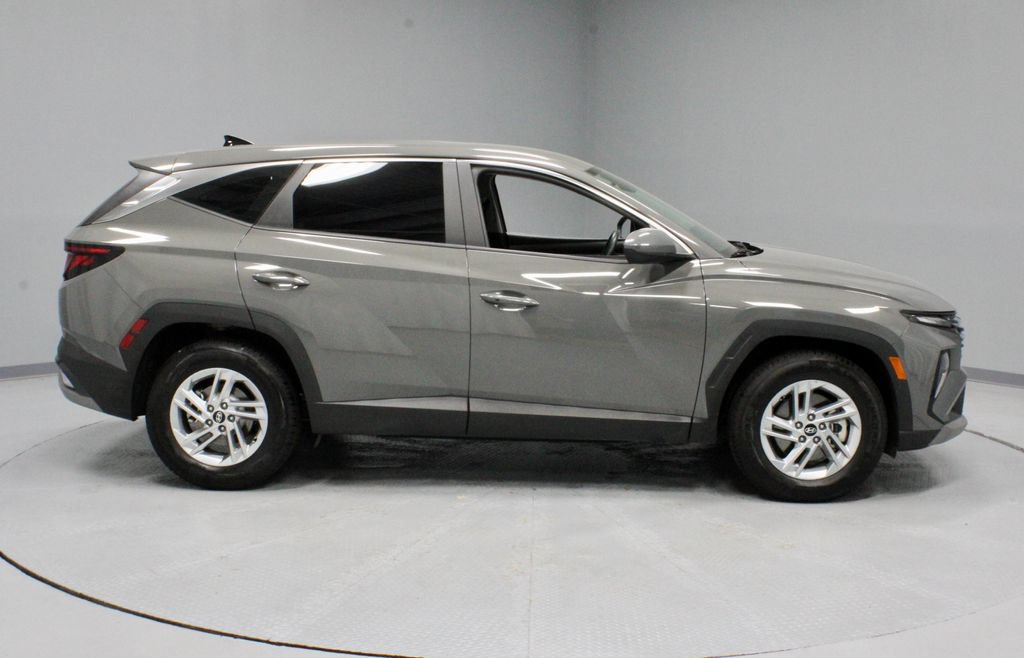 Used 2025 Hyundai Tucson SE FWD image 5