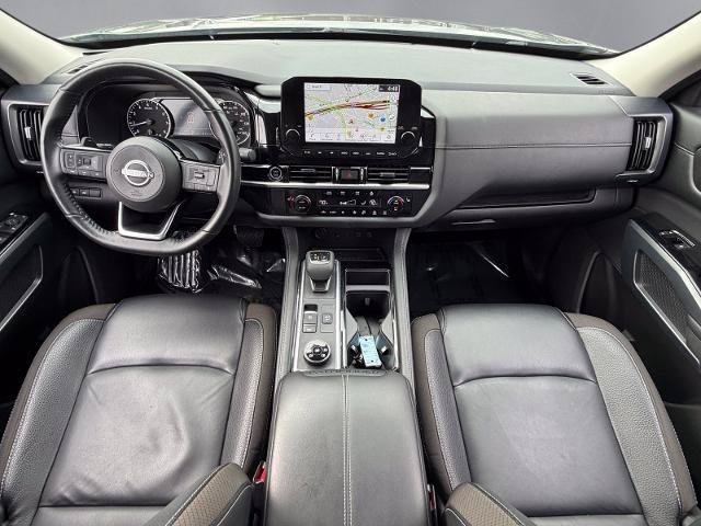 Used 2024 Nissan Pathfinder SL AWD/4WD image 3