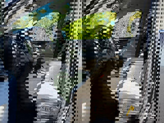 Used 2023 Chevrolet Equinox LT w/ Driver Convenience Package image 11