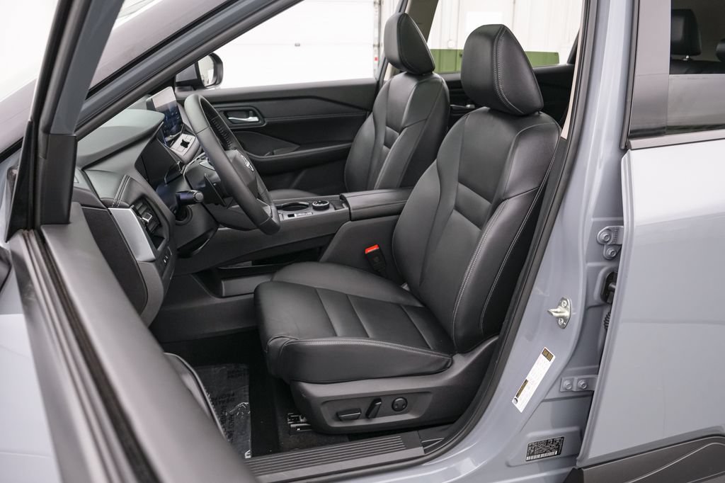 Used 2025 Nissan Rogue SL w/ Tech Package AWD/4WD image 11