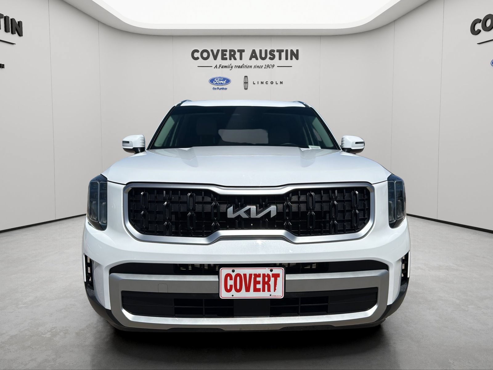 Used 2024 Kia Telluride EX w/ EX Captain's Chair Package FWD image 8