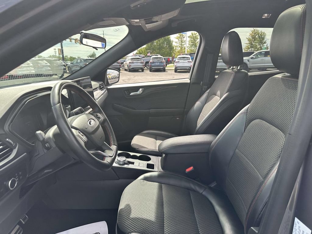 Certified 2024 Ford Escape ST-Line w/ Tech Pack #1 AWD/4WD image 10