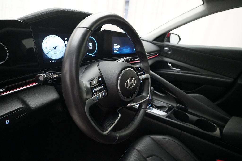 Used 2025 Hyundai Elantra Limited FWD image 8