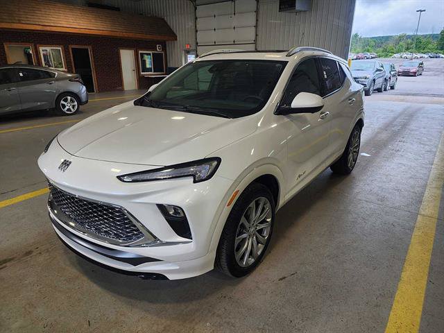 Used 2025 Buick Encore GX Avenir w/ Avenir Technology Package AWD/4WD image 2