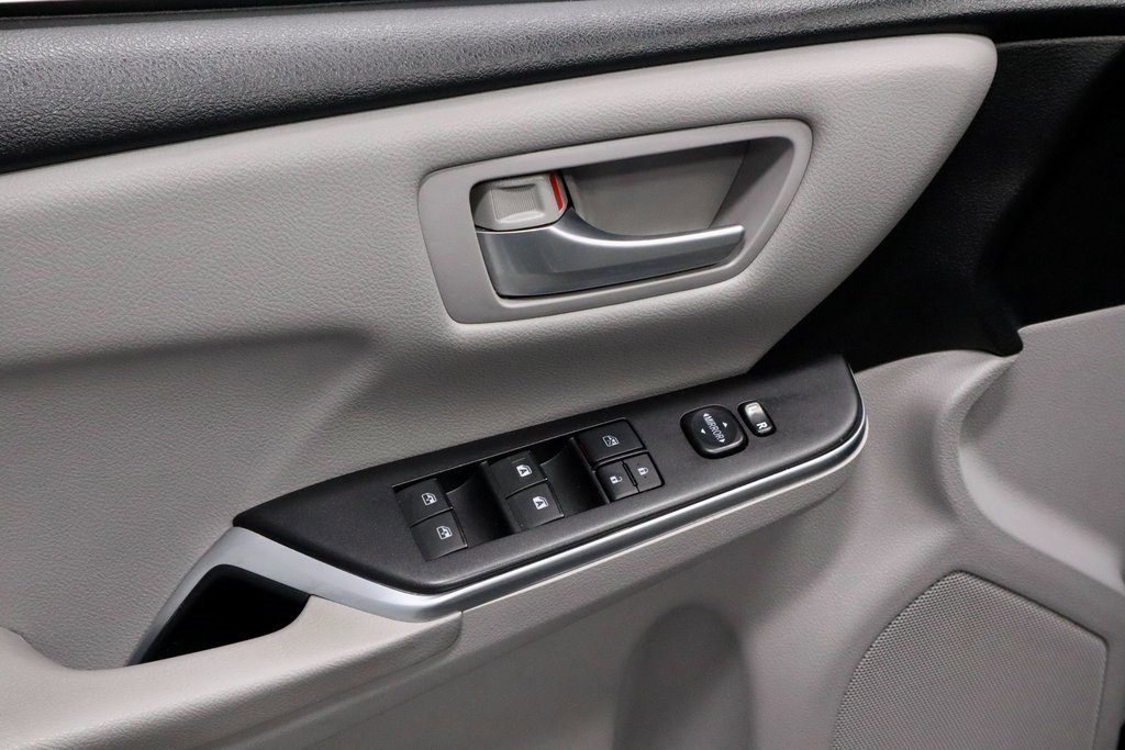 Used 2017 Toyota Camry LE image 19