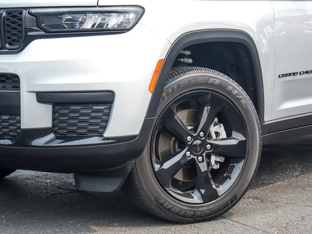Used 2024 Jeep Grand Cherokee L Altitude AWD/4WD image 3