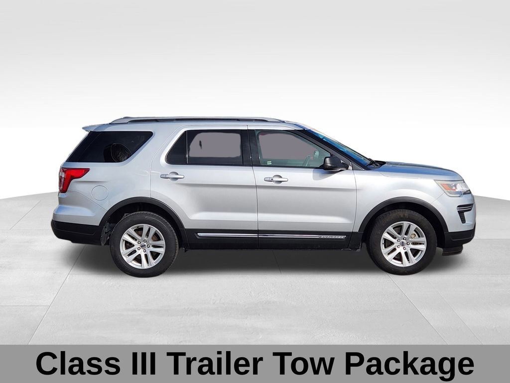 Certified 2018 Ford Explorer XLT image 3