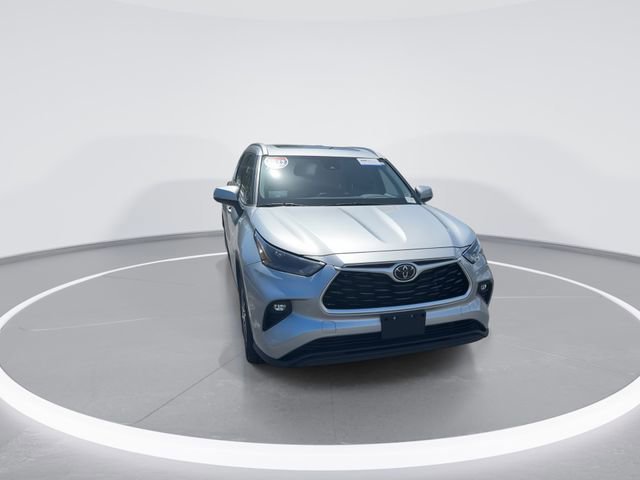 Used 2022 Toyota Highlander XLE FWD image 9