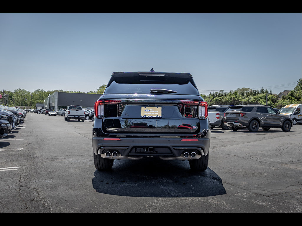 Certified 2025 Ford Explorer ST AWD/4WD image 5