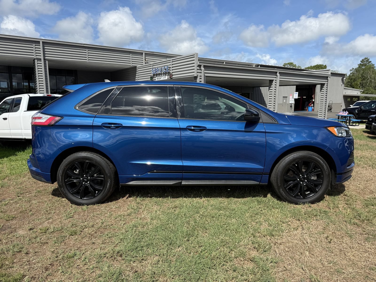 Certified 2022 Ford Edge SE w/ Black Appearance Package AWD/4WD image 3