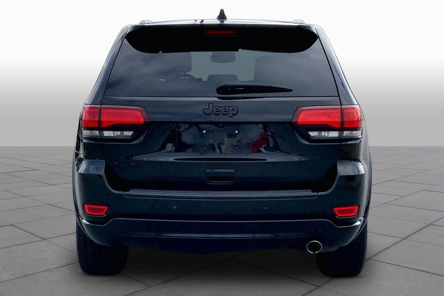 Used 2018 Jeep Grand Cherokee Altitude AWD/4WD image 5