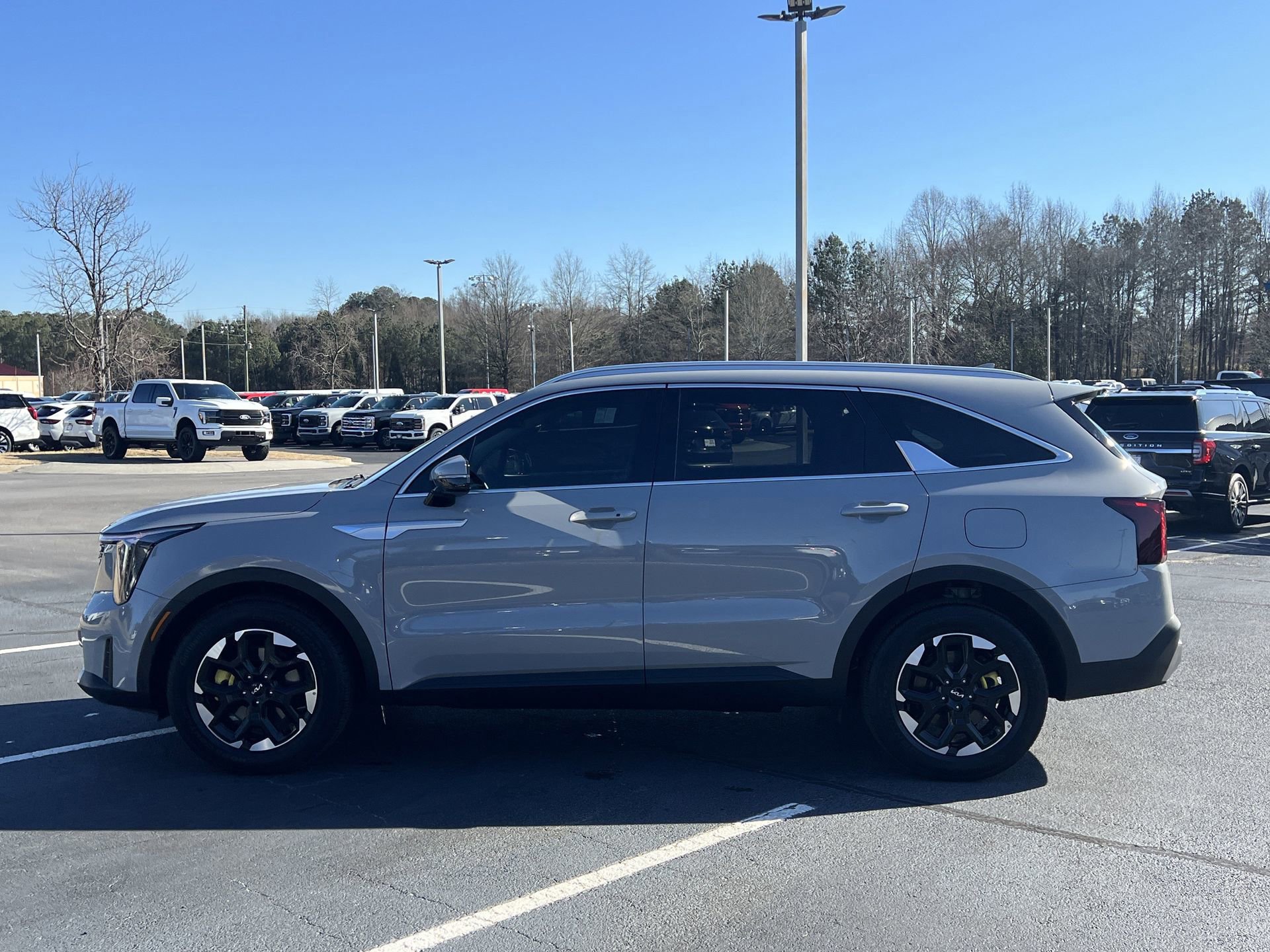 Used 2025 Kia Sorento S w/ Panoramic Sunroof Package image 6