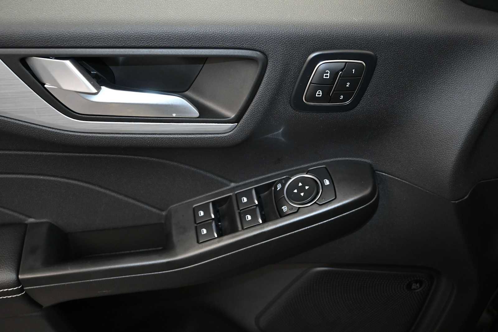 Certified 2026 Ford Escape SE w/ PHEV Premium Package FWD image 18