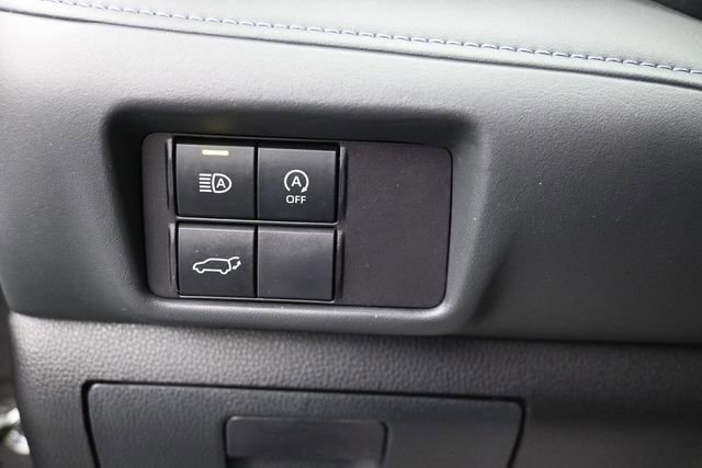 Used 2024 Toyota Highlander XLE FWD image 24