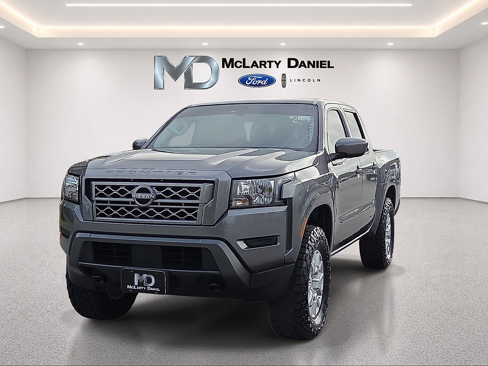 Used 2023 Nissan Frontier SV AWD/4WD image 2