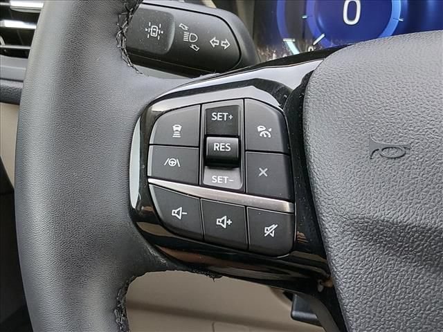 Certified 2022 Ford Escape Titanium FWD image 24