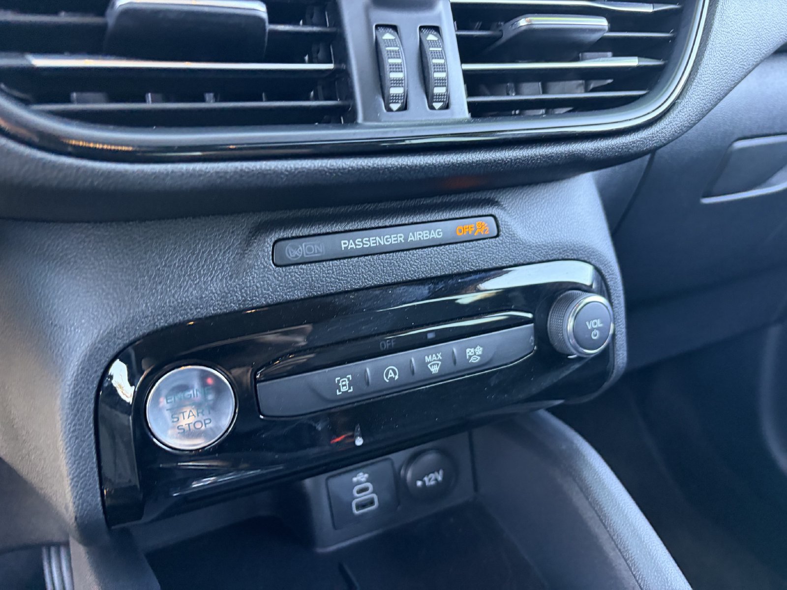 Certified 2025 Ford Escape ST-Line w/ Tech Pack #1 FWD image 32