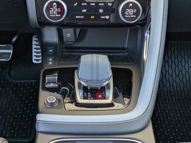 Used 2024 Jaguar E-PACE R-Dynamic SE image 17