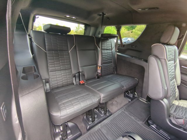 Used 2024 Cadillac Escalade ESV Sport Platinum w/ LPO, ONYX Package AWD/4WD image 27