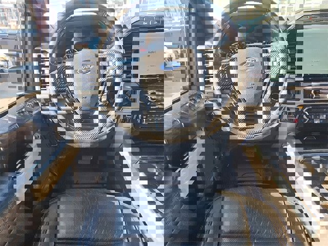 Certified 2022 Ford F250 Lariat w/ Black Appearance Package image 9