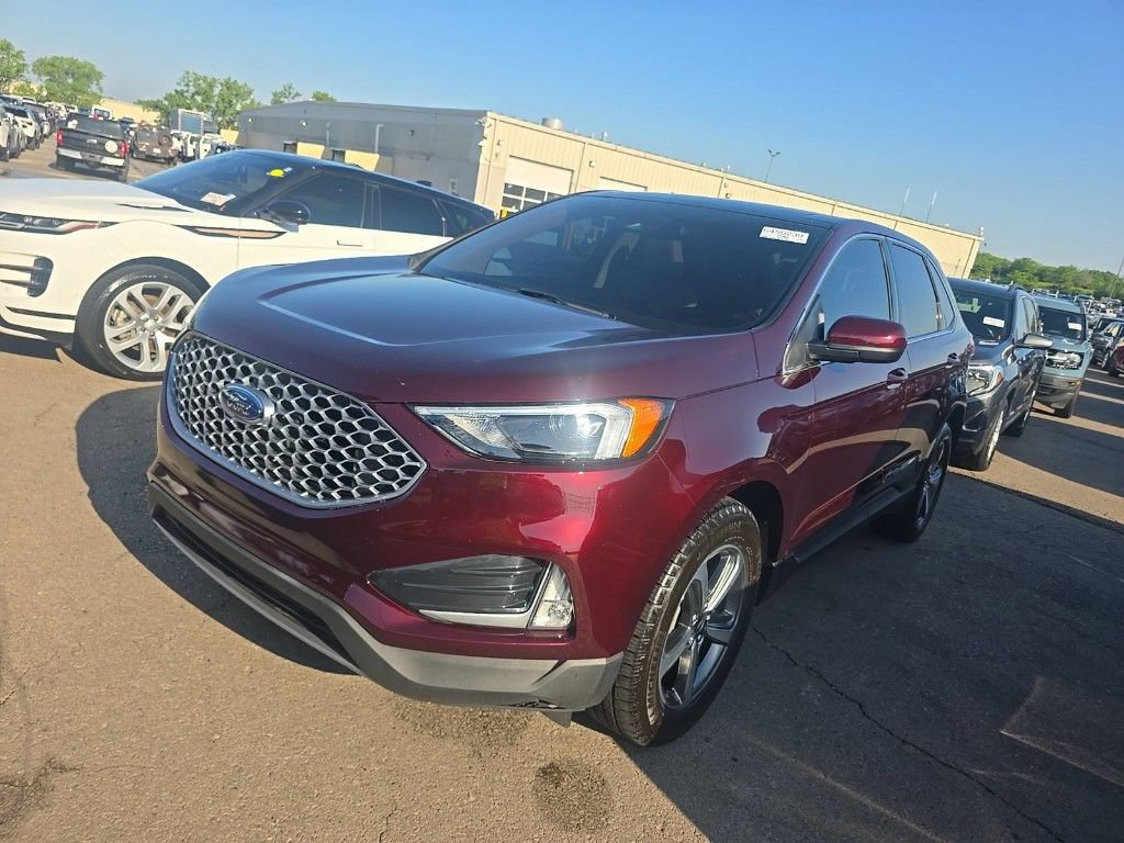 Certified 2024 Ford Edge SEL w/ Convenience Package AWD/4WD image 2