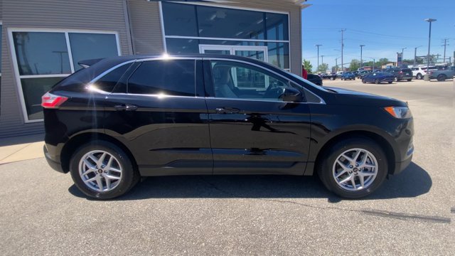 Certified 2024 Ford Edge SEL w/ Convenience Package AWD/4WD image 3