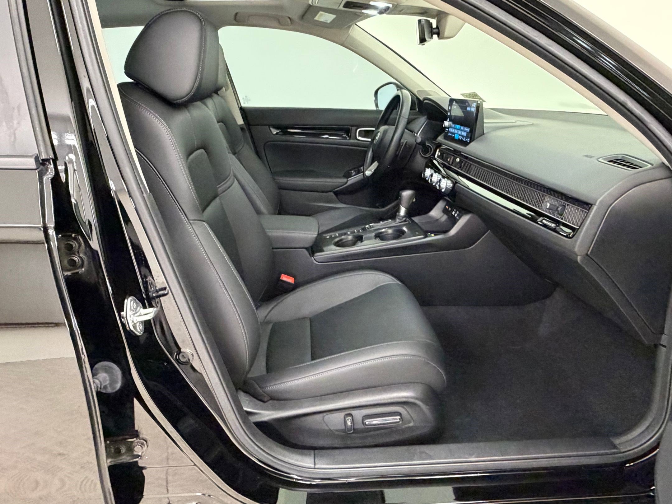 Used 2024 Honda Civic Touring image 31