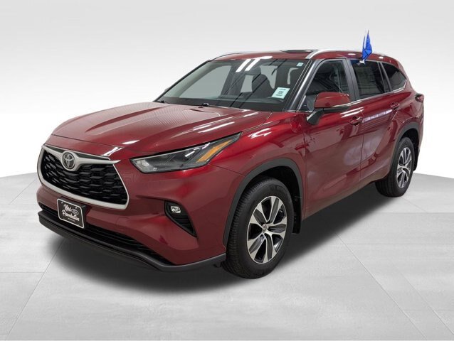 Used 2023 Toyota Highlander XLE AWD/4WD image 17