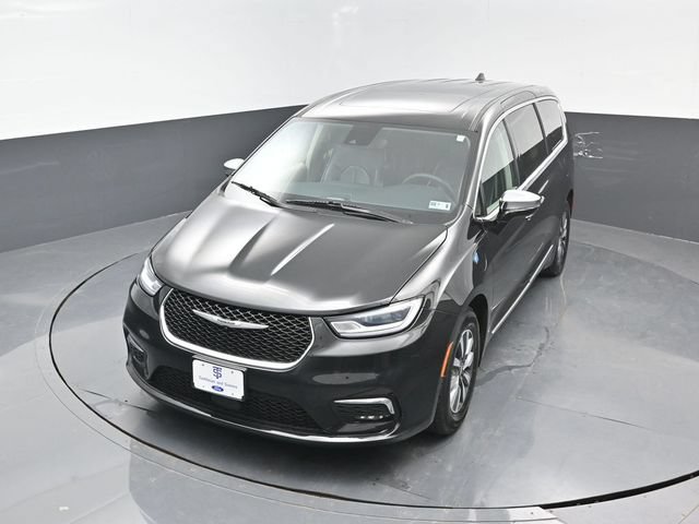 Used 2023 Chrysler Pacifica Limited FWD image 19