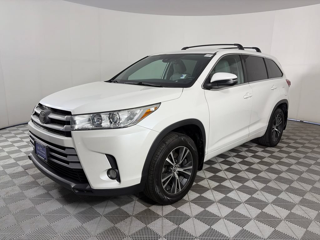 Used 2018 Toyota Highlander Plus w/ Carpet Mat Package (TMS) AWD/4WD video 3