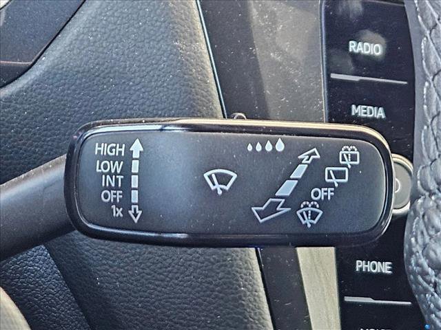 Used 2022 Volkswagen Tiguan SE R-Line image 15