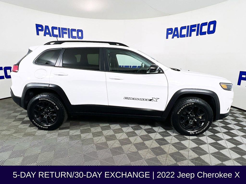 Used 2022 Jeep Cherokee Latitude image 2