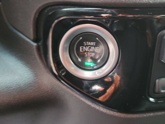 Used 2025 GMC Sierra 1500 SLT AWD/4WD image 18