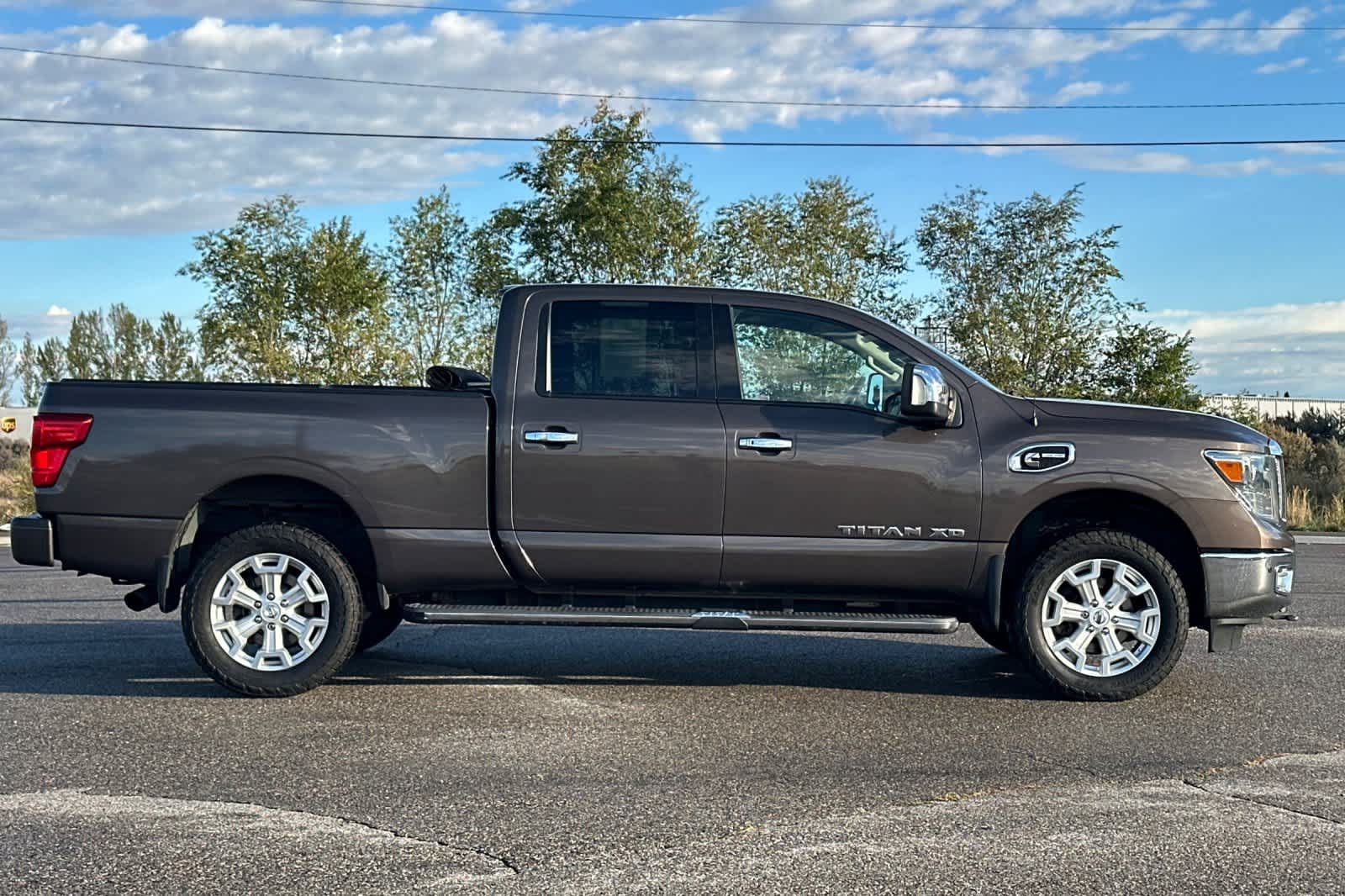 Used 2017 Nissan Titan SL AWD/4WD image 8