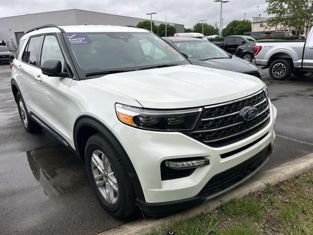 Certified 2024 Ford Explorer XLT w/ Equipment Group 202A AWD/4WD image 3