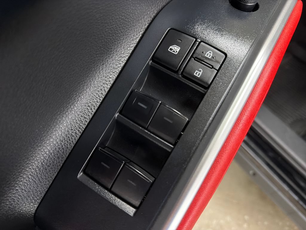 Used 2022 Toyota Highlander XSE FWD image 18